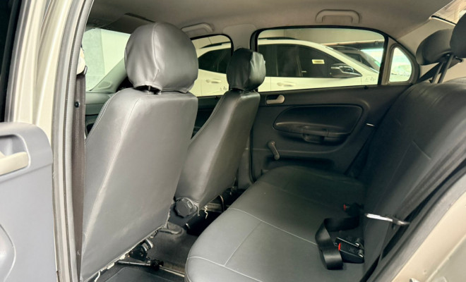 VW - VolksWagen VOYAGE 1.0/1.0 City Mi Total Flex 8V 4p 2013 Flex-9