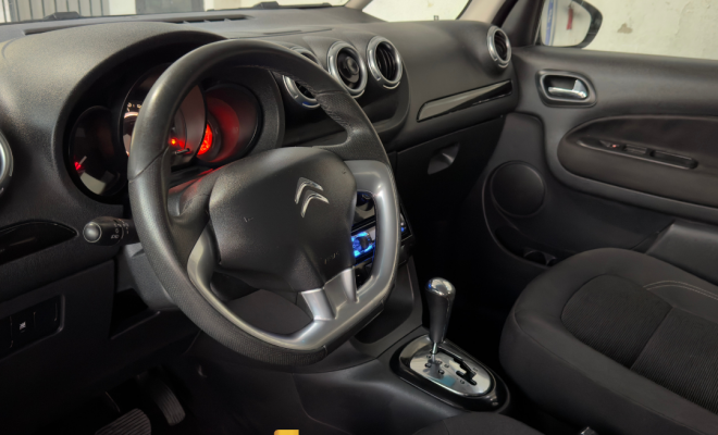 Citroën C3 GLX 1.4/ GLX Sonora 1.4 Flex 8V 5p 2012 Flex-2