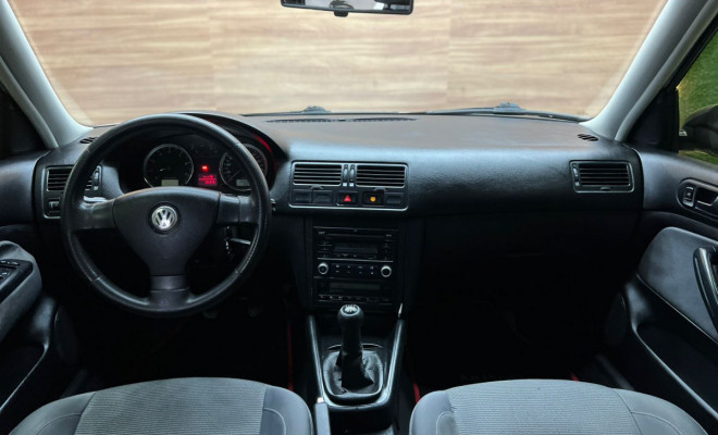 VW - VolksWagen Golf 1.6 Mi Total Flex 8V 4p 2011 Flex-4