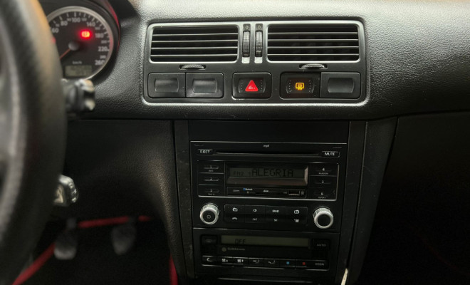 VW - VolksWagen Golf 1.6 Mi Total Flex 8V 4p 2011 Flex-8