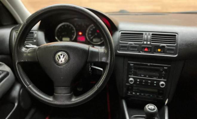 VW - VolksWagen Golf 1.6 Mi Total Flex 8V 4p 2011 Flex-6