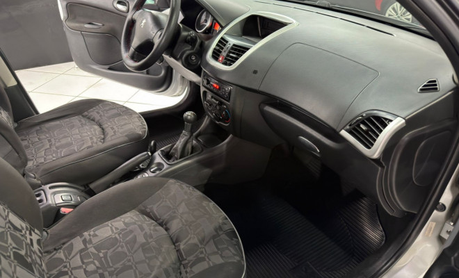 Peugeot 207 XR 1.4 Flex 8V 5p 2011 Flex-8