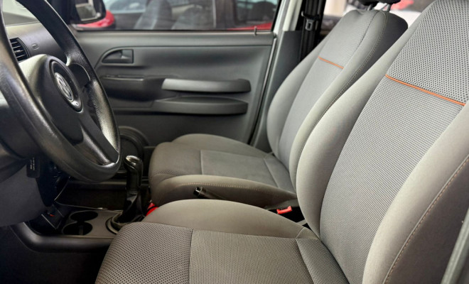 VW - VolksWagen Fox Plus 1.0Mi/ 1.0Mi Total Flex 8V 4p 2010 Flex-2