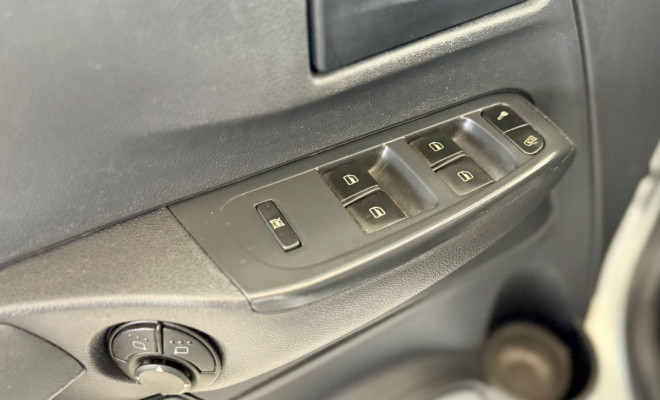 VW - VolksWagen Fox Plus 1.0Mi/ 1.0Mi Total Flex 8V 4p 2010 Flex-5