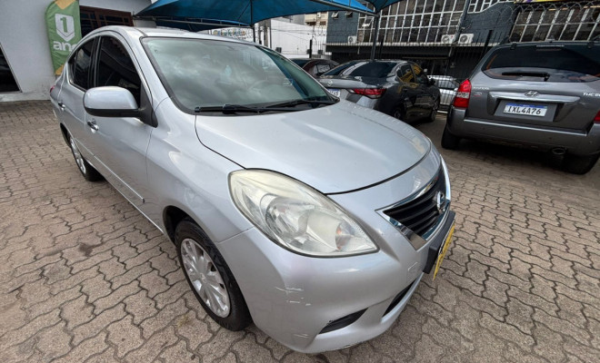 Nissan VERSA SV 1.6 16V Flex Fuel 4p Mec. 2014 Flex