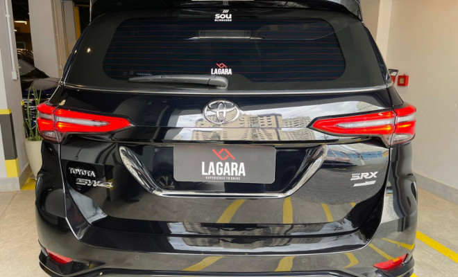 Toyota Hilux SW4 SRX Platinum 2.8 TB 4x4 Diesel Aut. 2025-2