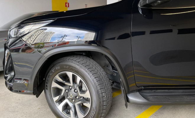 Toyota Hilux SW4 SRX Platinum 2.8 TB 4x4 Diesel Aut. 2025-4