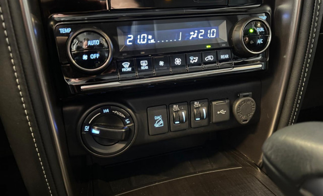 Toyota Hilux SW4 SRX Platinum 2.8 TB 4x4 Diesel Aut. 2025-9