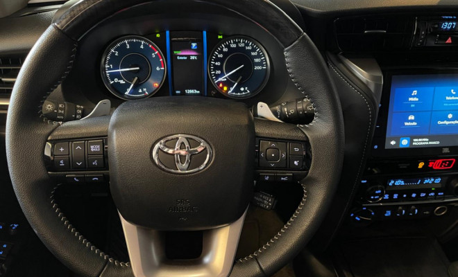 Toyota Hilux SW4 SRX Platinum 2.8 TB 4x4 Diesel Aut. 2025-6