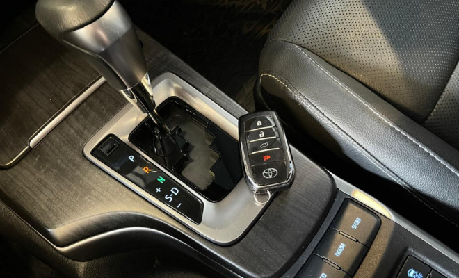 Toyota Hilux SW4 SRX Platinum 2.8 TB 4x4 Diesel Aut. 2025-10