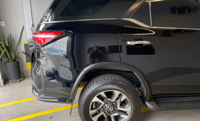 Toyota Hilux SW4 SRX Platinum 2.8 TB 4x4 Diesel Aut. 2025-3