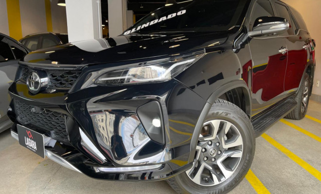 Toyota Hilux SW4 SRX Platinum 2.8 TB 4x4 Diesel Aut. 2025