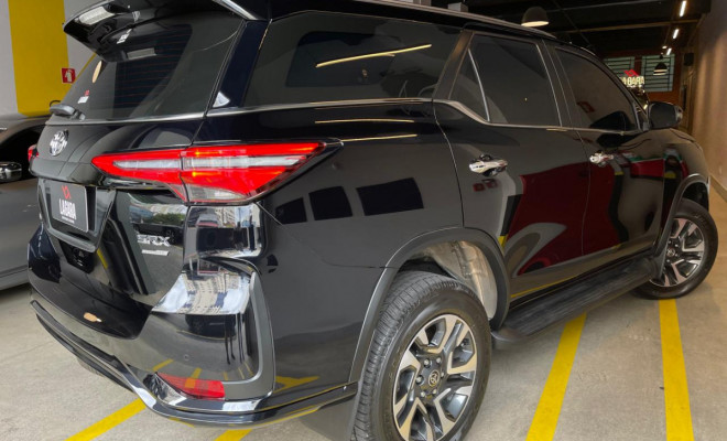 Toyota Hilux SW4 SRX Platinum 2.8 TB 4x4 Diesel Aut. 2025-0