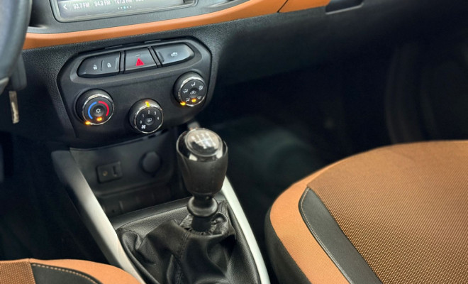 GM - Chevrolet ONIX HATCH ACTIV 1.4 8V Flex 5p Mec. 2018 Flex-7