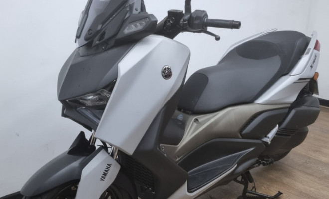 YAMAHA XMAX 250 CONNECTED  2025 Gasolina-2