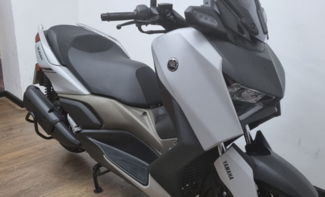YAMAHA XMAX 250 CONNECTED  2025 Gasolina-13