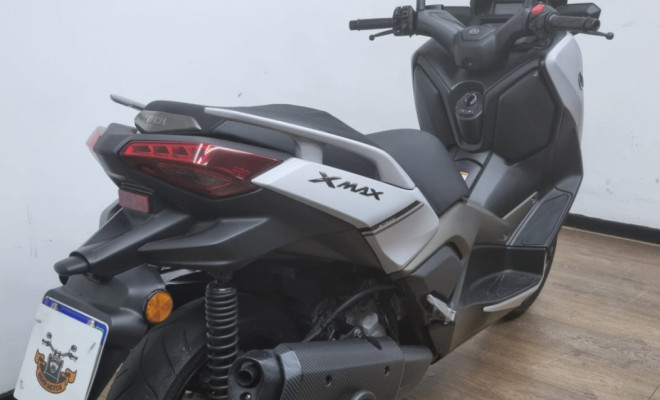 YAMAHA XMAX 250 CONNECTED  2025 Gasolina-11