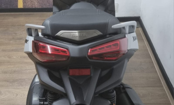 YAMAHA XMAX 250 CONNECTED  2025 Gasolina-10