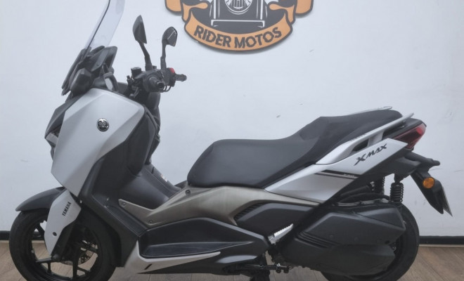 YAMAHA XMAX 250 CONNECTED  2025 Gasolina-3