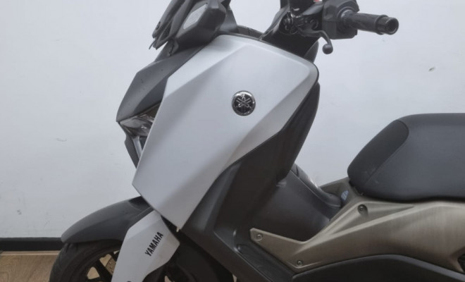 YAMAHA XMAX 250 CONNECTED  2025 Gasolina-7