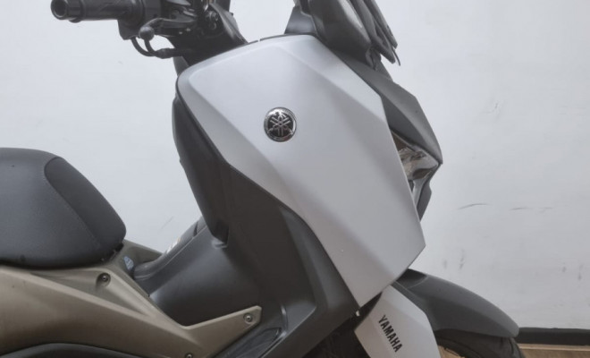 YAMAHA XMAX 250 CONNECTED  2025 Gasolina-6