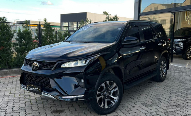 Toyota Hilux SW4 SRX Plat. 4x4 2.8 TB Die. Aut. 2024 Diesel