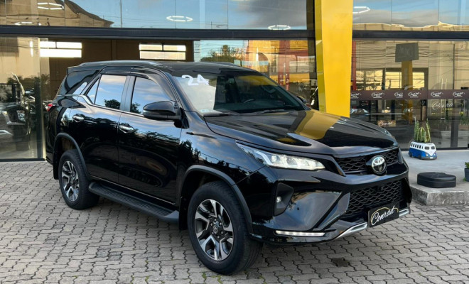 Toyota Hilux SW4 SRX Plat. 4x4 2.8 TB Die. Aut. 2024 Diesel-1