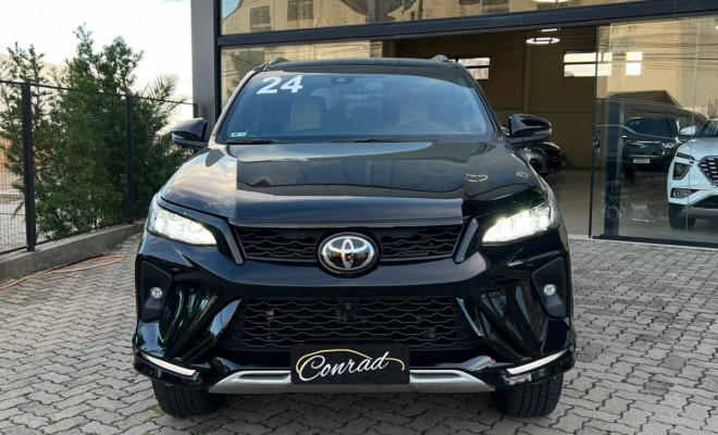 Toyota Hilux SW4 SRX Plat. 4x4 2.8 TB Die. Aut. 2024 Diesel-0