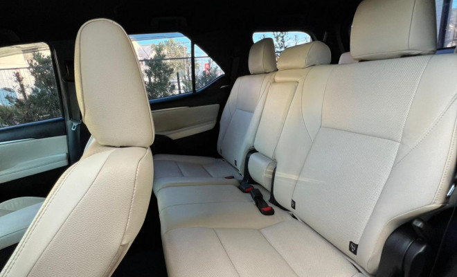 Toyota Hilux SW4 SRX Plat. 4x4 2.8 TB Die. Aut. 2024 Diesel-4