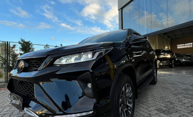 Toyota Hilux SW4 SRX Plat. 4x4 2.8 TB Die. Aut. 2024 Diesel-6