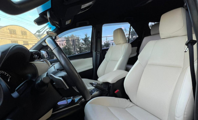 Toyota Hilux SW4 SRX Plat. 4x4 2.8 TB Die. Aut. 2024 Diesel-3