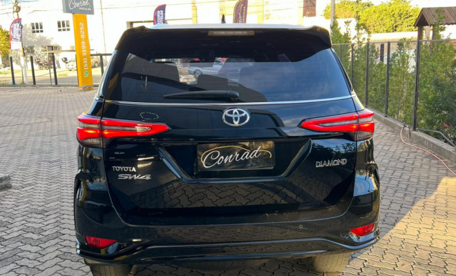 Toyota Hilux SW4 SRX Plat. 4x4 2.8 TB Die. Aut. 2024 Diesel-5