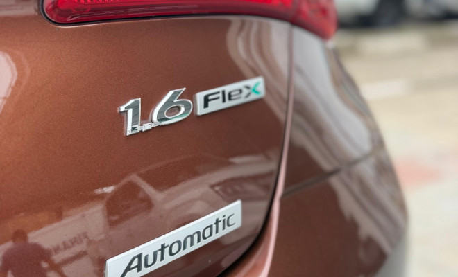 Hyundai HB20X Premium 1.6 Flex 16V Aut. 2014 Flex-8