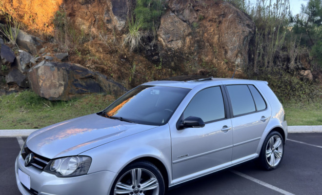 VW - VolksWagen Golf Sportline 1.6 Mi Total Flex 8V 4p 2010 Flex-0