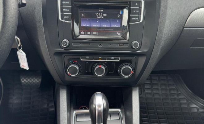 JETTA TRENDLINE 1.4 TSI AUT. 2016 | DESEMPENHO, CONFORTO E UM DOS MELHORES CUSTO‑BENEFÍCIO DA CATEGORIA!-4