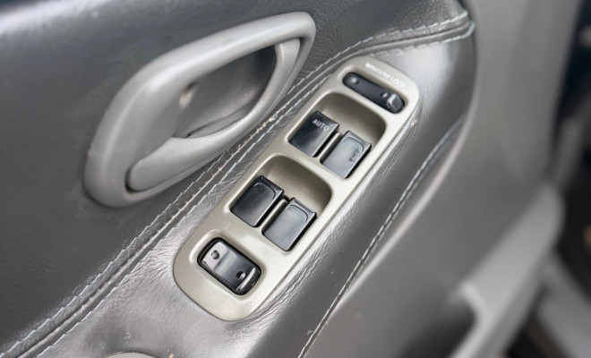 GM - Chevrolet TRACKER 2.0 16v 128cv MPFI 4x4 5p 2009 Gasolina-11