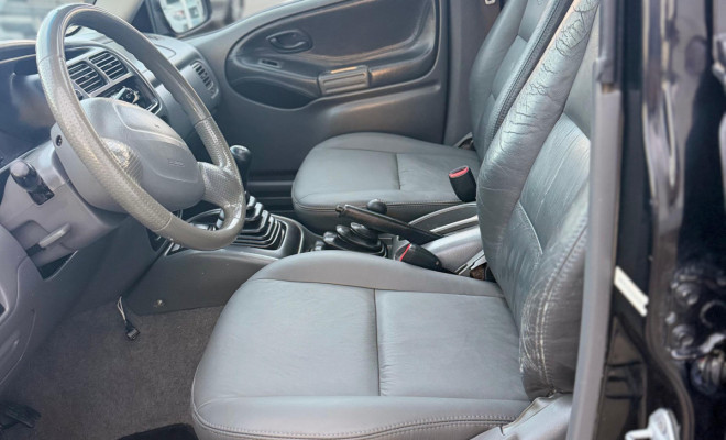 GM - Chevrolet TRACKER 2.0 16v 128cv MPFI 4x4 5p 2009 Gasolina-16