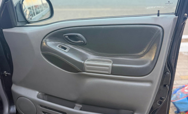 GM - Chevrolet TRACKER 2.0 16v 128cv MPFI 4x4 5p 2009 Gasolina-14