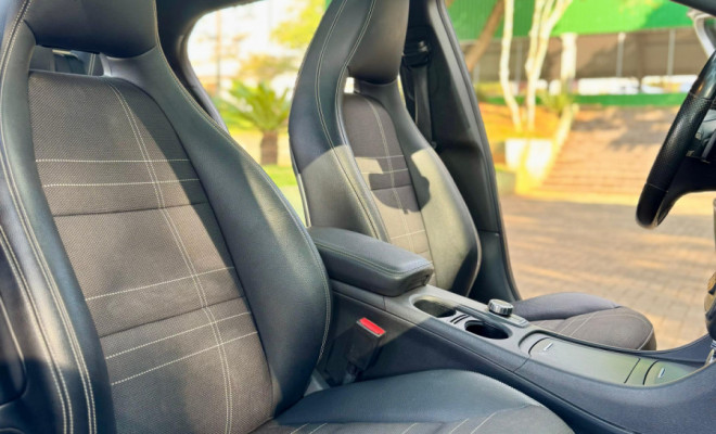 Mercedes-Benz GLA 200 Vision 1.6/1.6 TB 16V Flex Aut. 2015 Flex-4