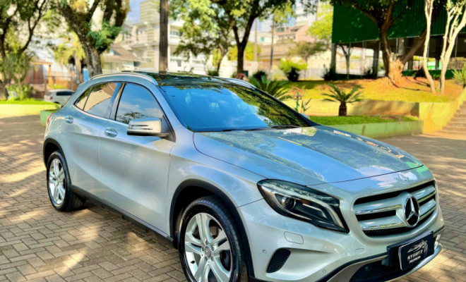 Mercedes-Benz GLA 200 Vision 1.6/1.6 TB 16V Flex Aut. 2015 Flex