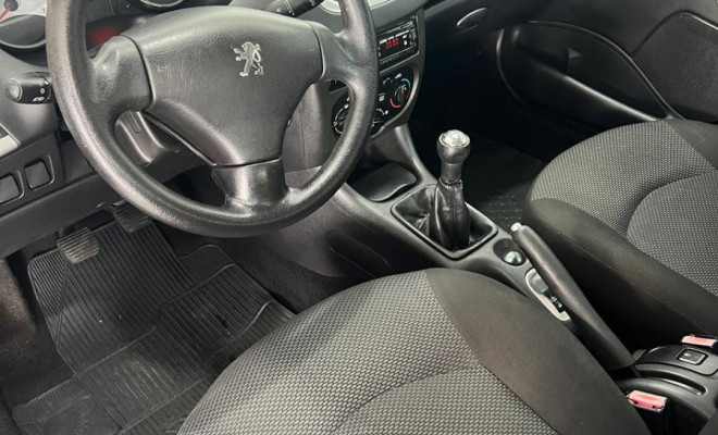 Peugeot 207 XR 1.4 Flex 8V 5p 2012-1