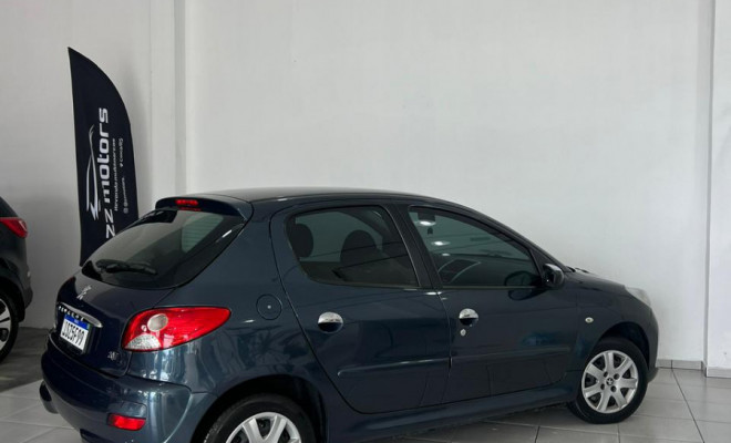 Peugeot 207 XR 1.4 Flex 8V 5p 2012-4
