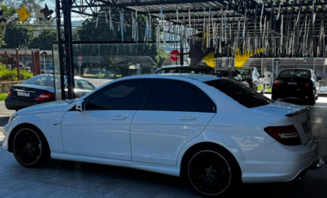 Mercedes-Benz C-180 CGI Sport 1.6 TB 16V 156cv Aut. 2013 Gasolina-2