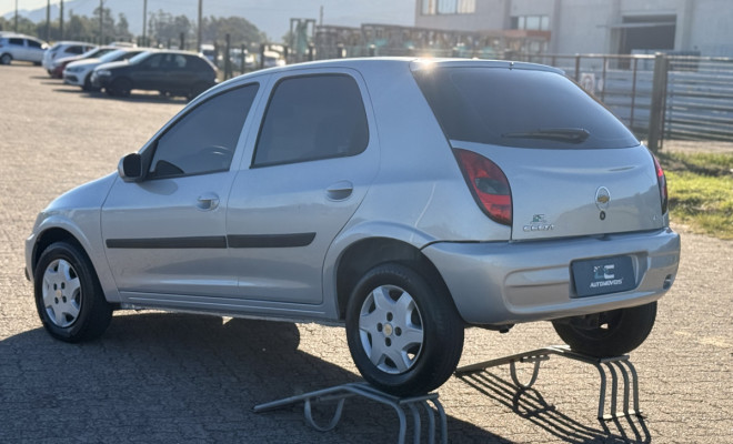 GM - Chevrolet Celta 1.4/ Super/ Energy 1.4 8V 85cv 5p 2004 Gasolina-5