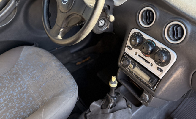 GM - Chevrolet Celta 1.4/ Super/ Energy 1.4 8V 85cv 5p 2004 Gasolina-8