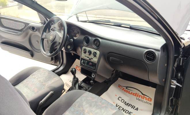 GM - Chevrolet Celta 1.0/Super/N.Piq.1.0 MPFi VHC 8V 3p 2003 Gasolina-8