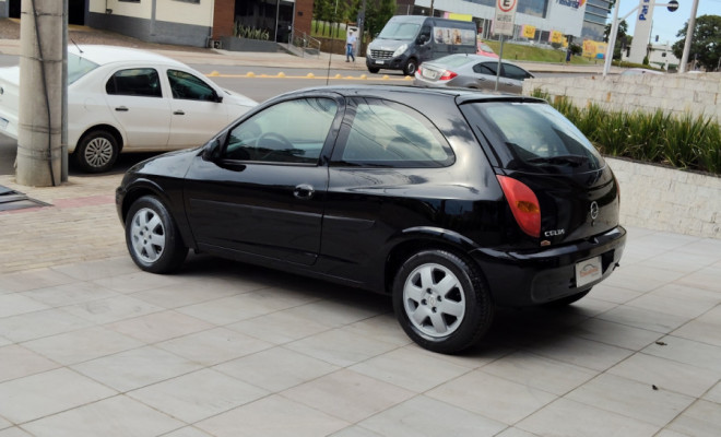 GM - Chevrolet Celta 1.0/Super/N.Piq.1.0 MPFi VHC 8V 3p 2003 Gasolina-2