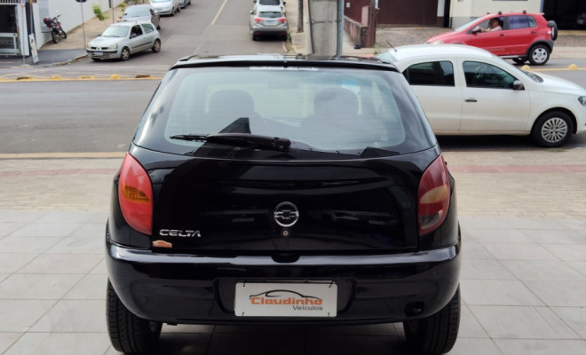GM - Chevrolet Celta 1.0/Super/N.Piq.1.0 MPFi VHC 8V 3p 2003 Gasolina-4