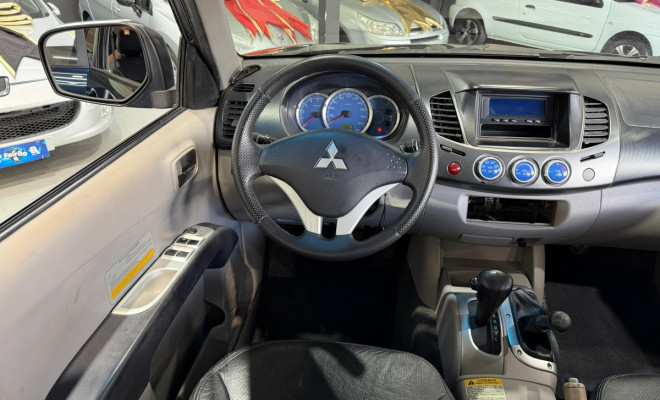 Mitsubishi L200 Triton HPE 3.2 CD TB Int.Diesel Aut 2009 Diesel-4