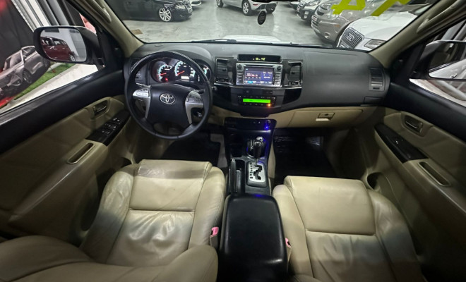 Toyota Hilux SW4 SRV D4-D 4x4 3.0 TDI Dies. Aut 2014 Diesel-8